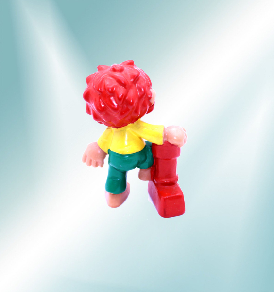 Pumuckl Kunststoff Figur, Motiv "steht auf einem Stempel" von Bullyland